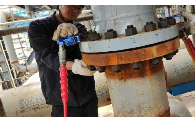 冶金余热回收设备螺栓安装预紧选用KWZK云博体育在线注册,云博体育（中国）液压力矩扳手