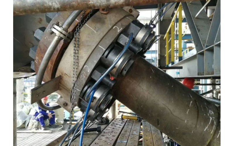 化肥氨合成塔顶盖螺栓预紧客户选用云博体育在线注册,云博体育（中国）KWZK液压螺栓拉伸器